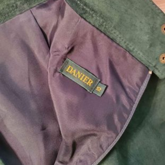 Danier suede skirt - Picture 3 of 3